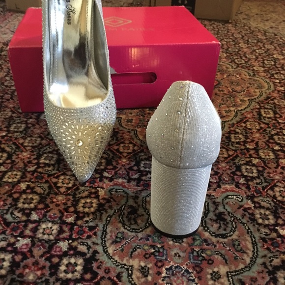 BNIB Shimmery silver heels - Picture 3 of 3